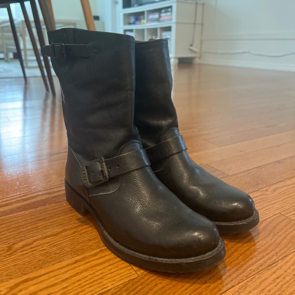 Frye Women’s Veronica Short Boots (like new)